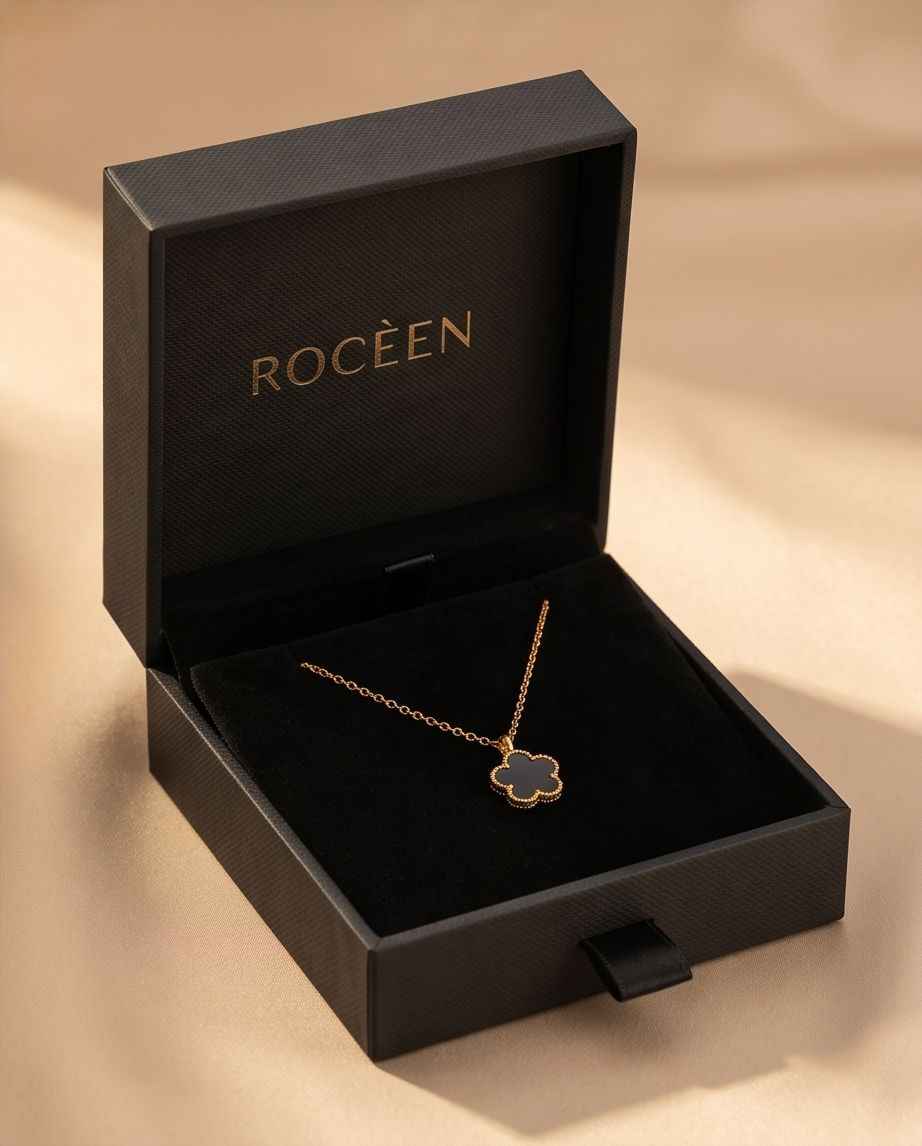 Gold clover pendant necklace set in black gift box