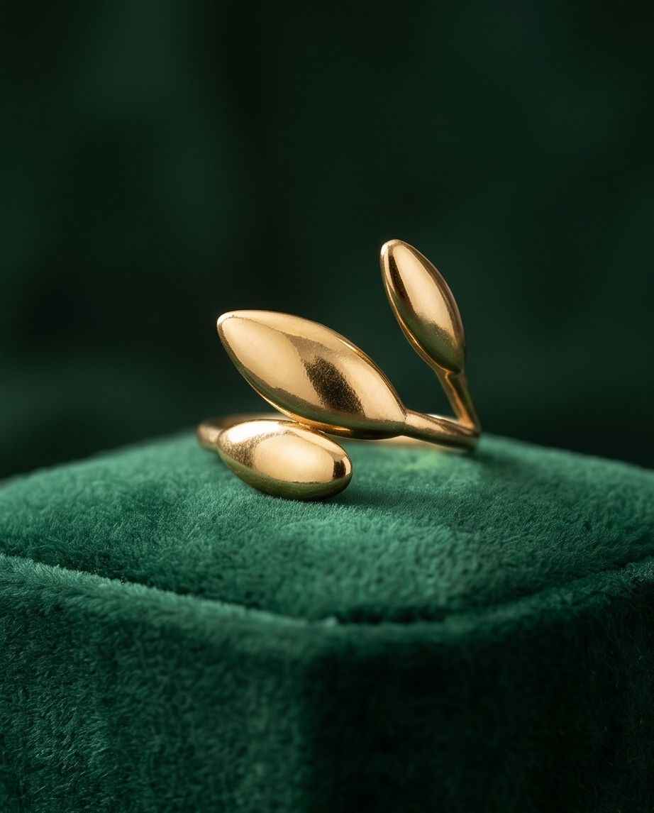 Aurelia triple-form gold ring with three polished oval bands