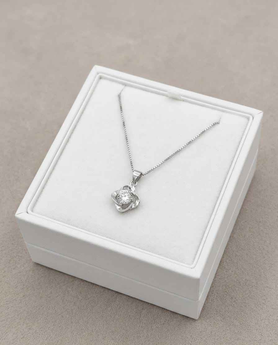 925 sterling silver solitaire pendant necklace in white presentation box with chain