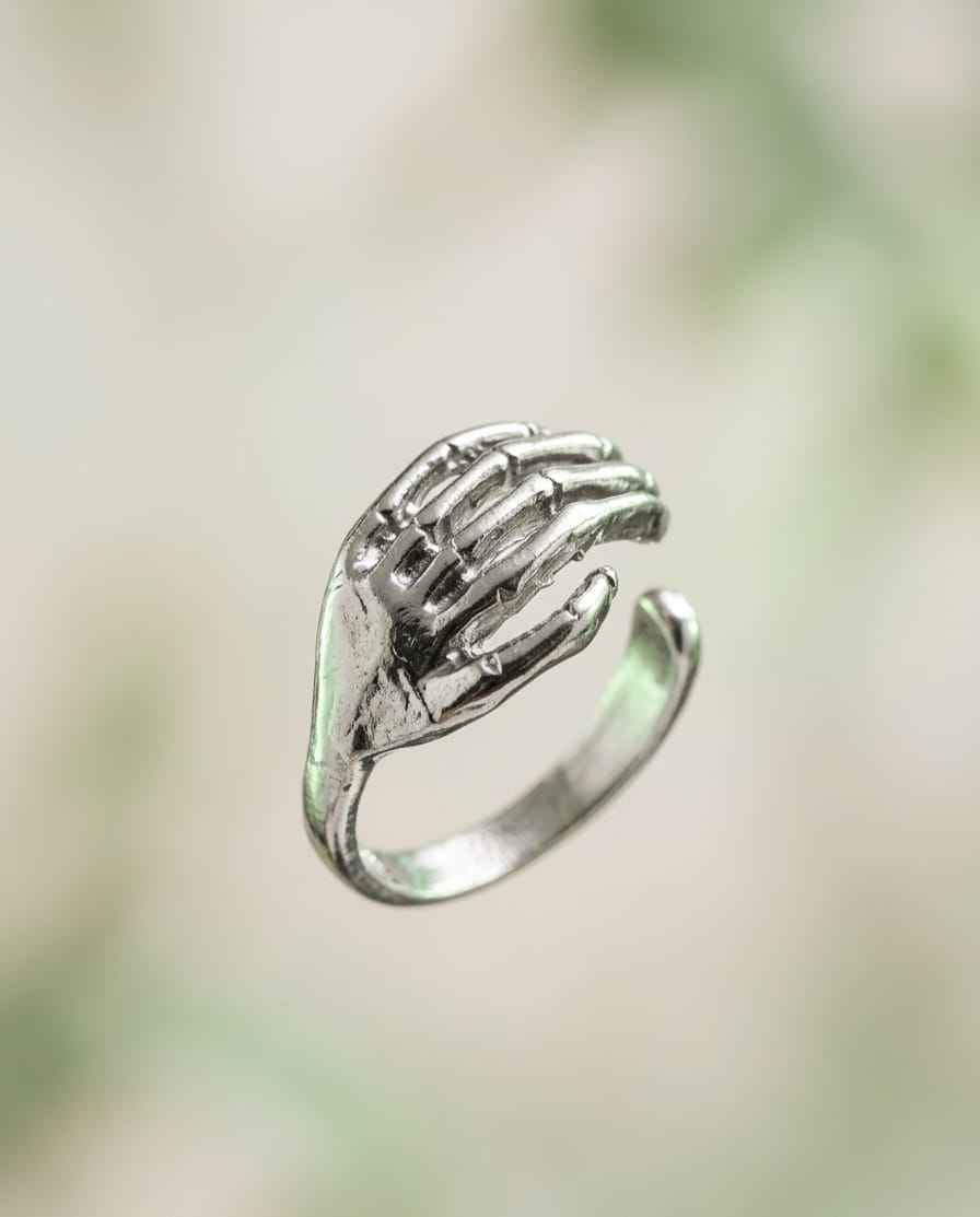 925 silver sculpted hand ring close-up, arched claws pattern, polished shine